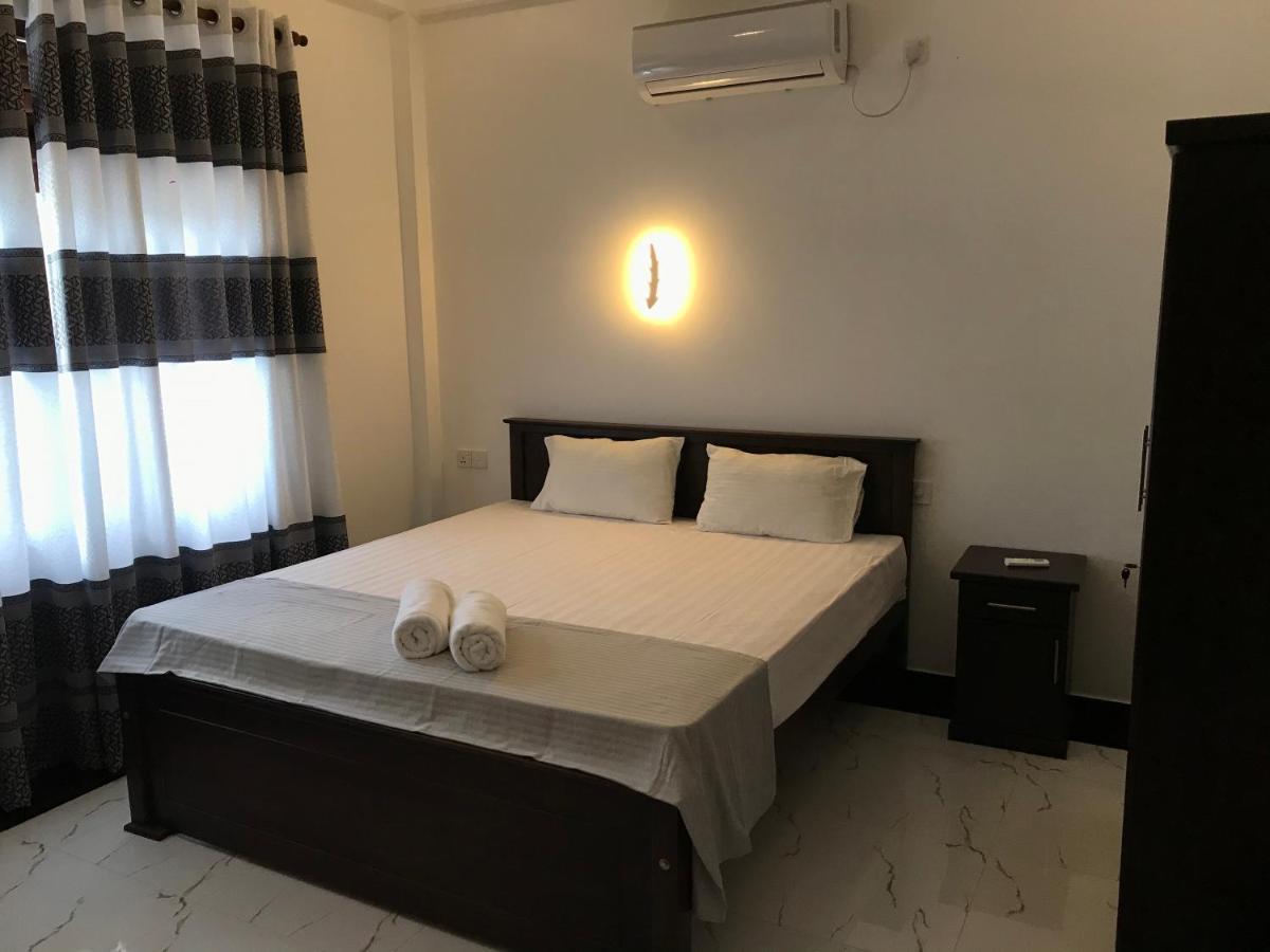 Royal Waves Negombo 호텔 외부 사진